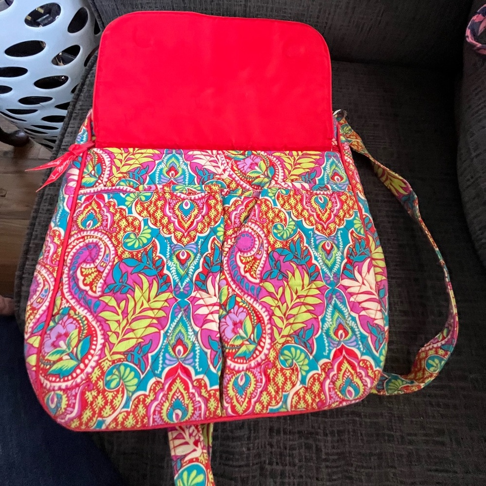 Vera Bradley Mailbag - Picture 2 of 6